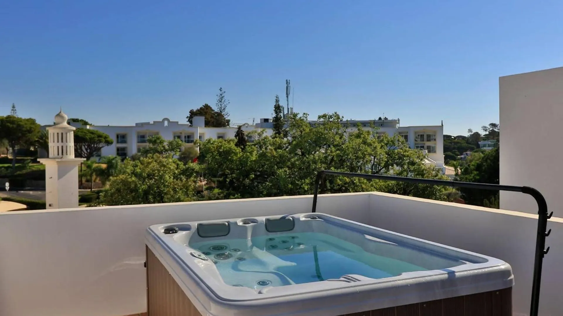 Villa Vale Do Lobo 2 Townhouse 3 Bedroom Close To Amenities And Beach contacts